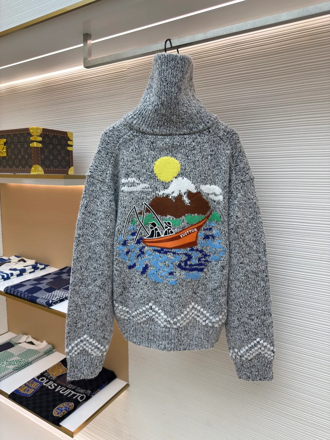 LOUIS VUITTON Nigo Series Zippered Knitted Tunic Jacket ●Authentic product: 229999 purchase and development ●Item number: 1680071-C10 ●Fabric: wool fabric ●Technology: Jacquard production ●Version: fitted version ●Weight: about 1430 grams ●Size: S-M-L-XL ●Description: This tunic jacket focuses on Pharrell Williams and Nigo in 2025 A creative picture drawn together in autumn and winter. A koi carp wearing the LV logo swims on the front, and behind the cherry blossoms and Japanese text marks, Nigo’s cultural origins are revealed. Sophisticated patterns are intarsia and embroidered on a cotton-wool-blend knit that's textured as finely as if it were handmade. Beaded zip pulls add an elegant touch to the comfortable silhouette. The overall wiring is straight and delicate, the fabric is comfortable and soft, and the color is consistent without color difference. It can be matched with the same style to create a fashionable look and control various occasions. Customized accessories, complete with three standards, same style for men and women!